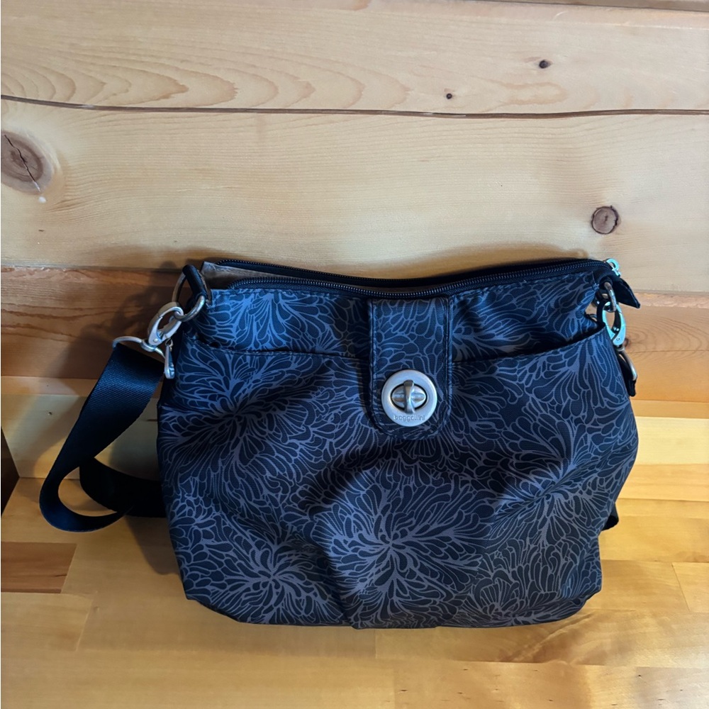 Bagellini purse